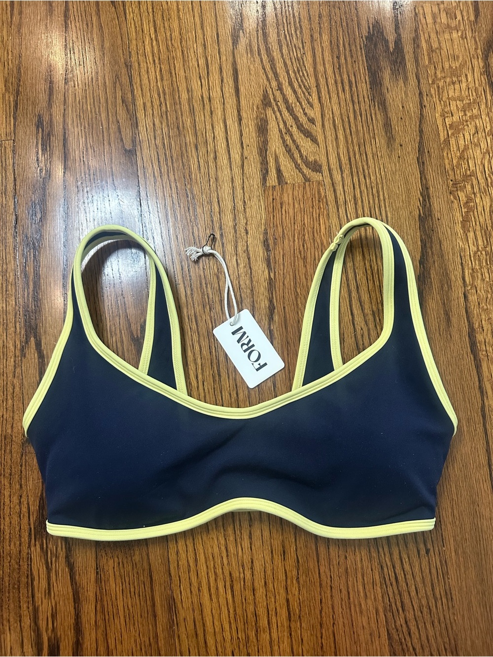 FORM Curved Hem Sports Bra in Navy & Lemon - Size Medium NWT